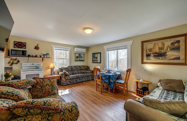 Whittier Vacation Rental Cabin: Pets Welcome!
