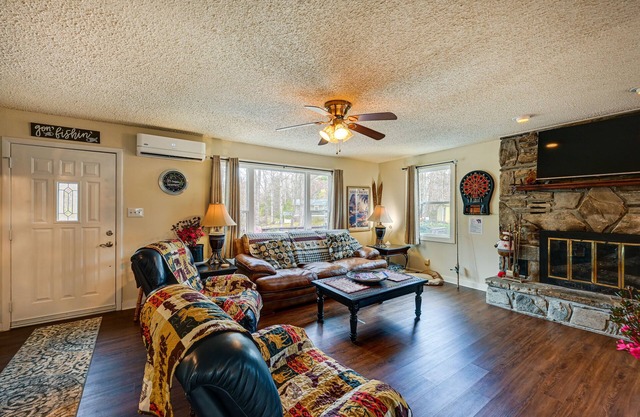 Whittier Vacation Rental Cabin w/ Private Hot Tub
