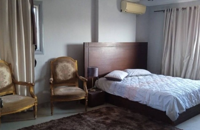 WHOLE 140sqm Apartment in citycenter, walk everywhere. On smouha & sporting view