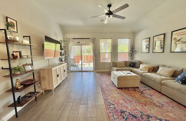 Spacious 3BR/2BA Family-Friendly Rental Near Austin Airport – Great Amenities!