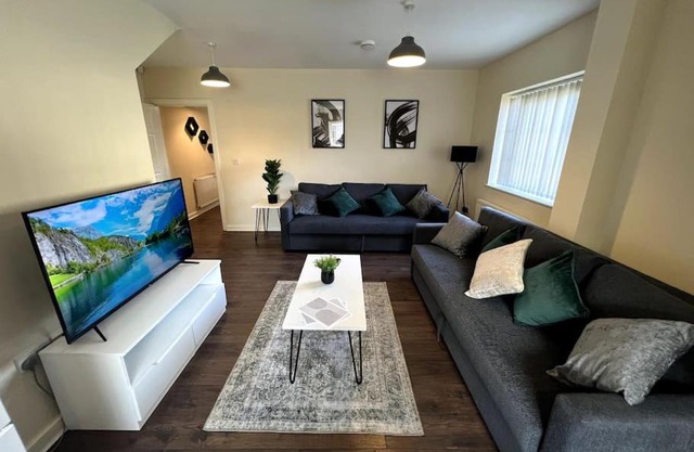 Wi-Fi, 2 bathroom, 2 bedroom, sleeps 4-8