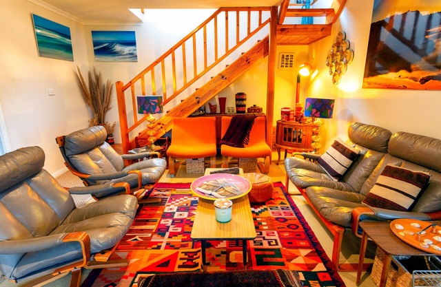🌊 Wi-Fi. Netflix. Firepit. Linens. Pets OK. 500m to surf.