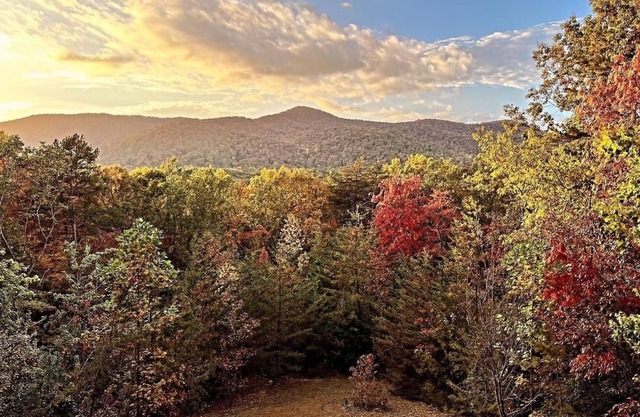 Wide-Spread Mountain Views, Hot Tub, Firepit, Arcade & So Much More!