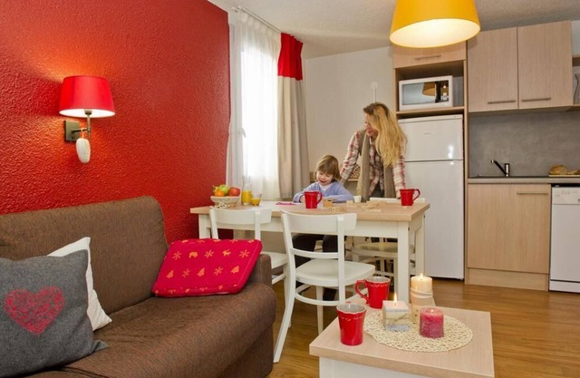 Wifi, 100m du centre station, vue montagne, parking, télévision, casier à ski, 258-28m²
