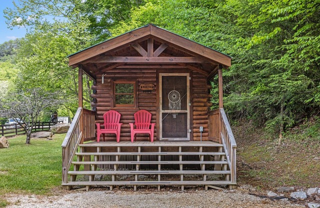 WiFi - Dreamcatcher - Glamping Tiny Cabin in Red River Gorge, Kentucky!