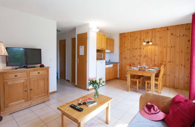 Wifi, 300m des commerces, remise en forme, piscine, terrasse, balcon, parking, télévision