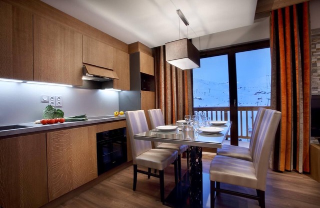 Wifi, 50m du centre station, remise en forme, piscine, sauna, hammam, balcon, télévision