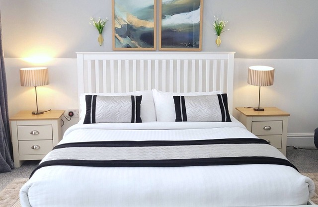 Fabulous Spacious Apartment Available | Central Wigan | Free Parking | 6 Guests