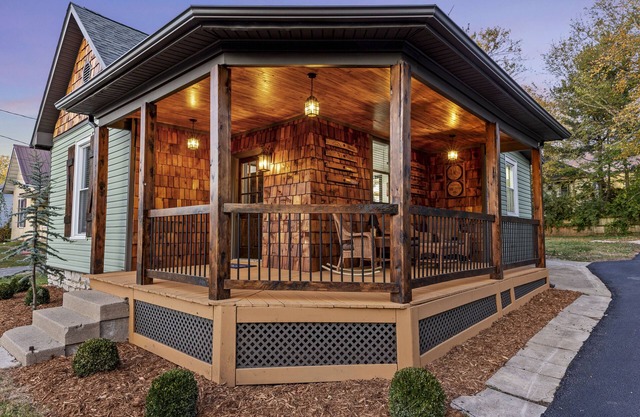 Wilderness Trail Bungalow. Adjustable Beds