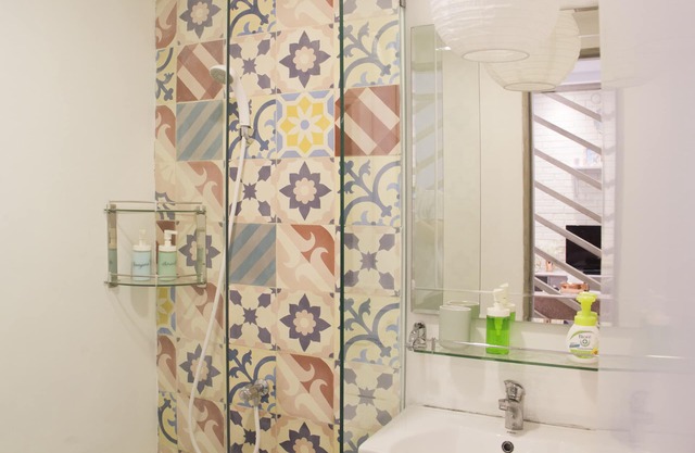 Fleurs sauvages en Méditerranée, 2BR + Wifi, accès au centre commercial
