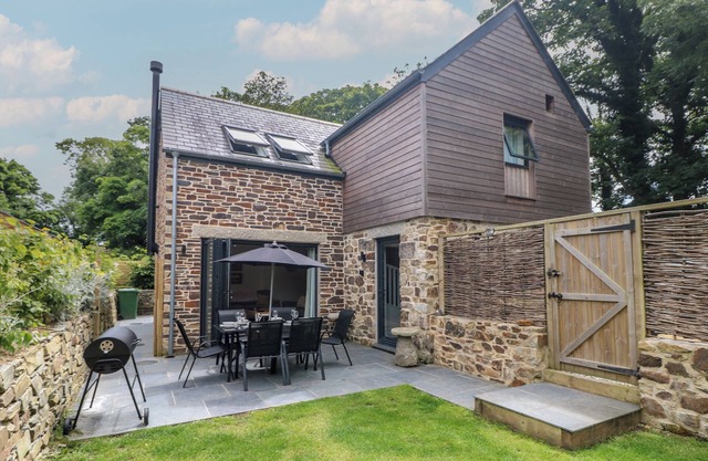 WILDWOOD, pet friendly, with open fire in Newquay