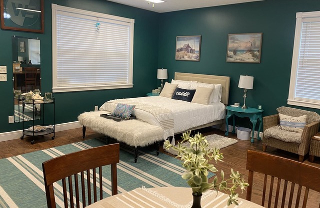 Wiley Ranch on the Beach - Private studio just minutes from the beach. Sleeps 4