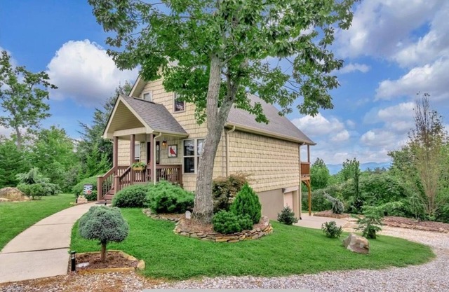 Wilkes County Western NC 3br Cottage with Hot Tub, No Cleaning Fee!
