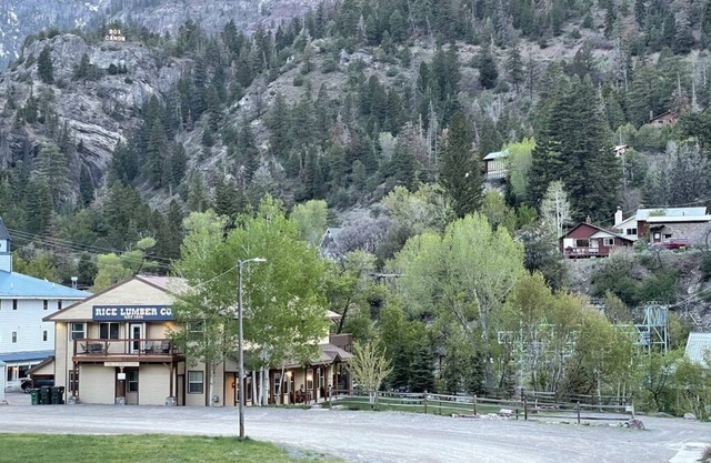 Will it be ICE AXE, CRAWLER OR NORDIC? 500 MGPS-Mtn Views! On River! BBQ & yard!