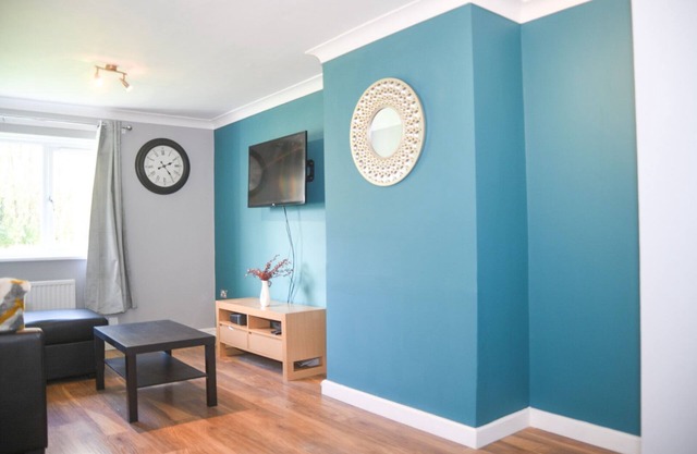 2ndHomeStays -Willenhall-Charming 3-Bedroom Home