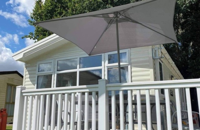 Kellysholidayhomes, Willerby, 2 bedroom Caravan, surrounded by nature