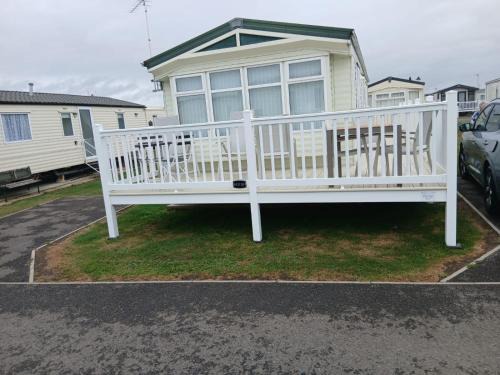 Willerby Delux - Holiday Home by the Sea - close to the Entertainment Complex-bedding, towels & wifi Included!