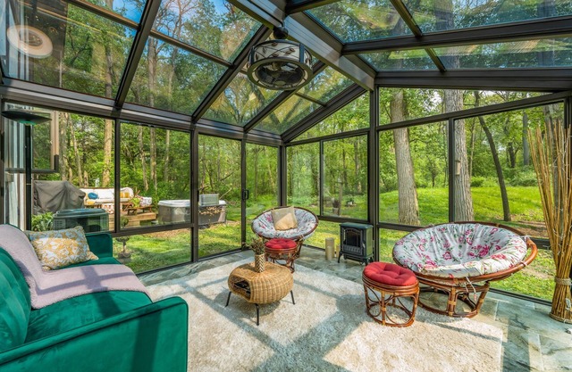Luxury Lake Geneva cottage w/hot tub on 2-acres