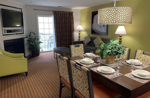Williamsburg Vacation Resort in historical Virginia near amusement park & beach