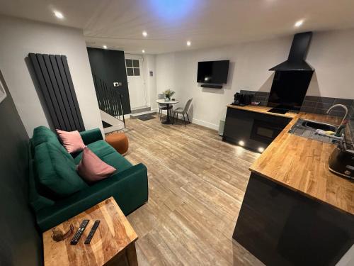 Willow Barn - Nantwich, with Hot Tub