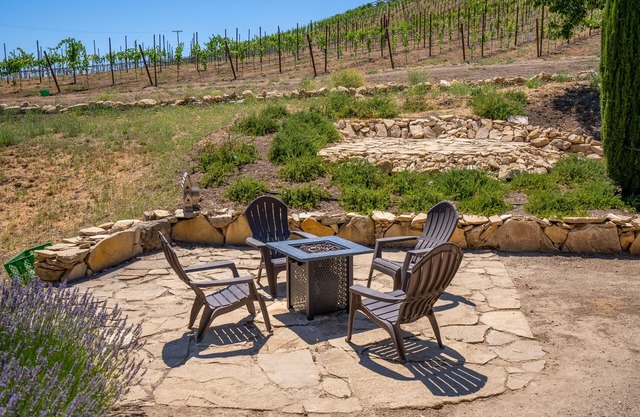 Willow Creek Cottage at Changala Winery