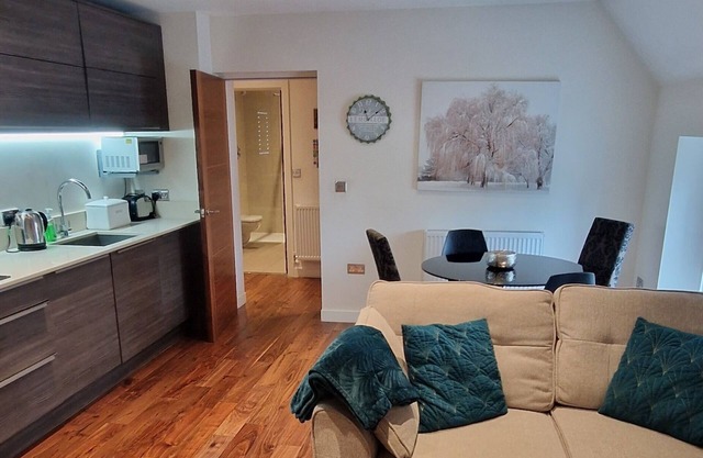 Riverside Stamford Stays : Deluxe One-Bedroom Apartment