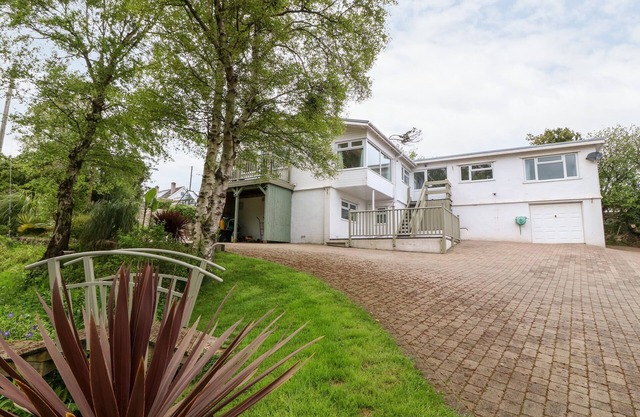 WILLOWAY, pet friendly, country holiday cottage in Benllech