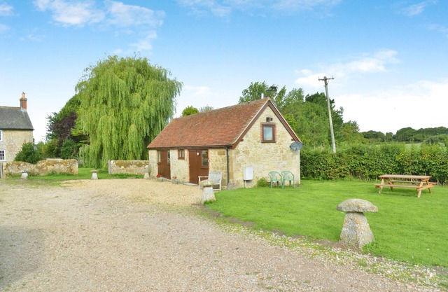 Willows - a barn that sleeps 2 guests in 1 bedroom plus 2 on sofa bed [lounge]
