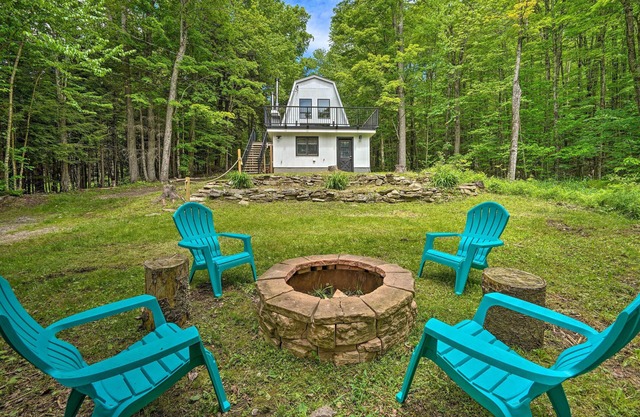 Wilmington Chalet w/ Hot Tub < 8 Mi to Mount Snow!