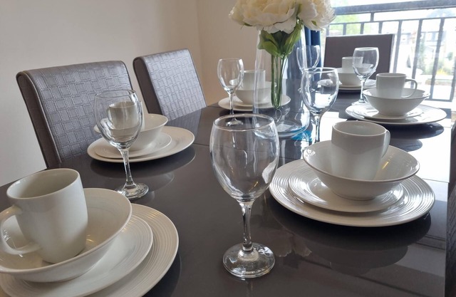 Wimbledon 2Bed2bath Apartment with Free Parking