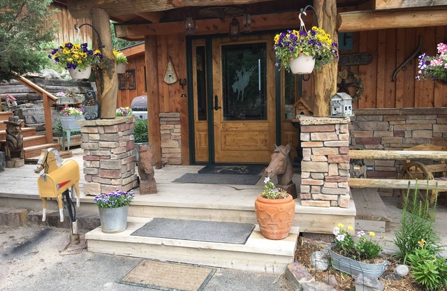 Wind River Chalet and Retreat House East Yellowstone
