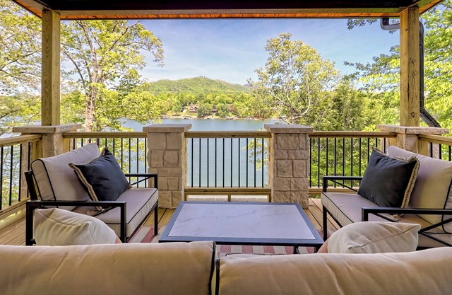Lakefront, Pool table, Fire pit, SUP, Kayaks