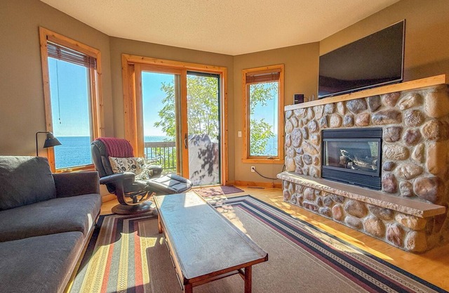 Windsong 610 - Lake Superior - Beaver Bay, MN