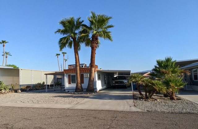 Windsor Launch Ramp and Havasu State Park within walking distance!