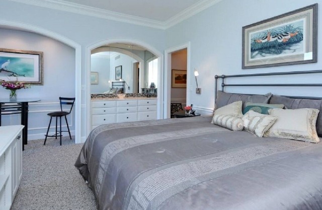 Windsor Lodge Unit 3, studio, close to the beaches, pool access
