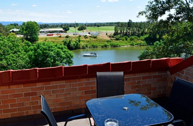 Windsor River View Inn