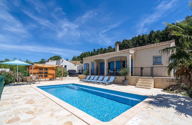 Villa moderne à Félines-Minervois avec jacuzzi