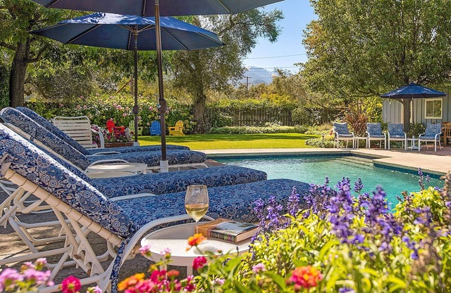 Oasis du pays du vin. Piscine, bain à remous, vue sur le vignoble, à pied du centre-ville St. Helena