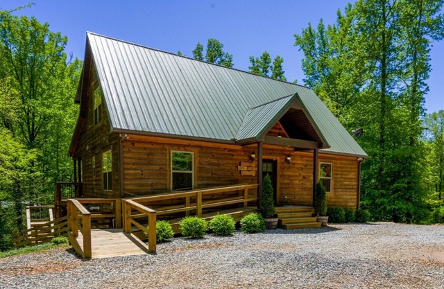 Wine Country Retreat-Covered Deck/HotTub/Fire Pit/Playground/Games Galore!