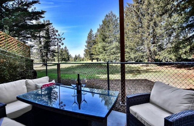 Wine country condo with golf course view!