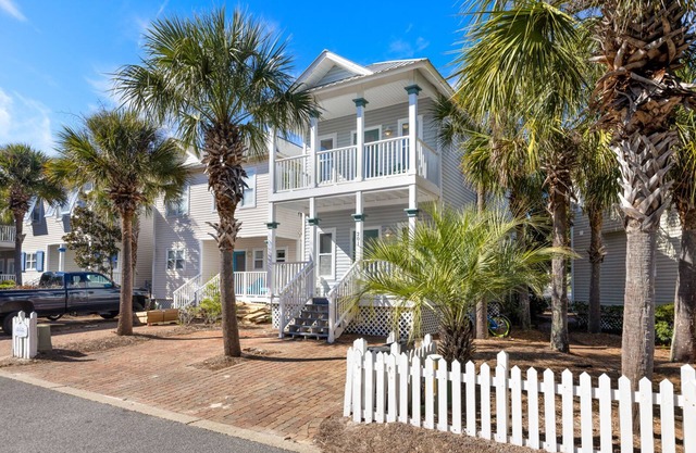 Wine Down- 300 yards to the Beach- Overlooking Community Pool- 2 Bikes