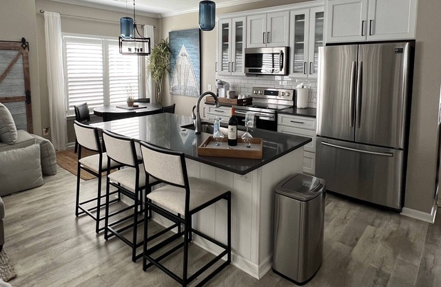Wine Down dans un condo de luxe sur Fairway: à proximité des plages
