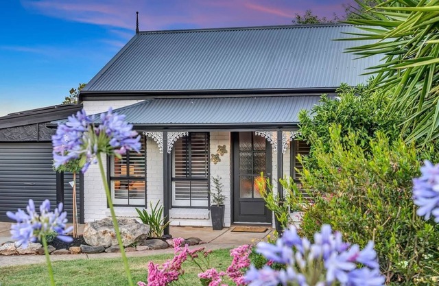 Wine OClock Cottage Among the Vines
