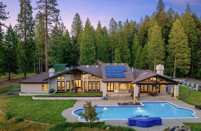 Wineries-Close to Tahoe-Pool-Apple Mountain Golf