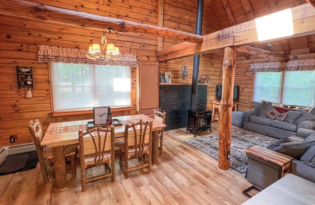 Winnipecabin - Belle cabane en rondins avec accès à l’eau et bain à remous - proche de tout!