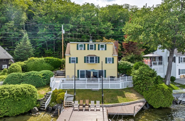 Winnipesaukee Waterfront On Meredith Bay with U Shaped Dock Sleeps 10