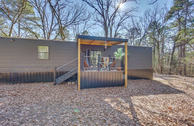 Winnsboro Tiny House w/ Trails, Yard Games & More!