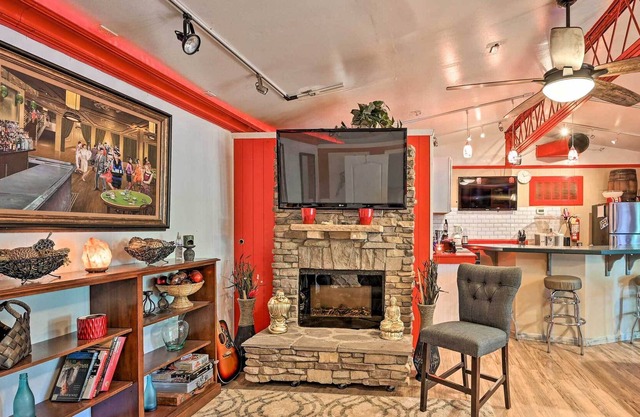 Winston-Salem Studio w/ Deck ~ 5 Mi to Dtwn!