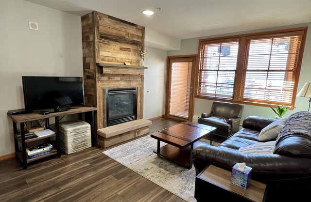 Winter Park Ski in/out XXL ZML condo w/ views of ski hill, gondola, base, river