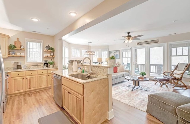 Wintergreens R910- Mountain Condo, Mountain View, Gated Resort, Indoor/Outdoor Pools and Hot Tub,...
